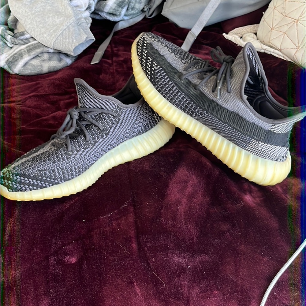 Sz 12 Yeezy carbon